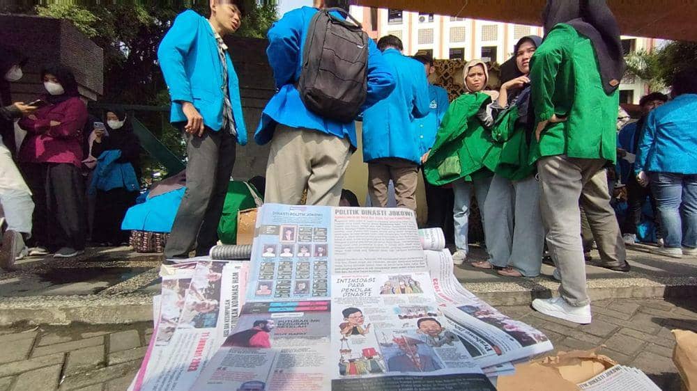 Ratusan Mahasiswa di Tangsel Demo Tolak Politik Dinasti