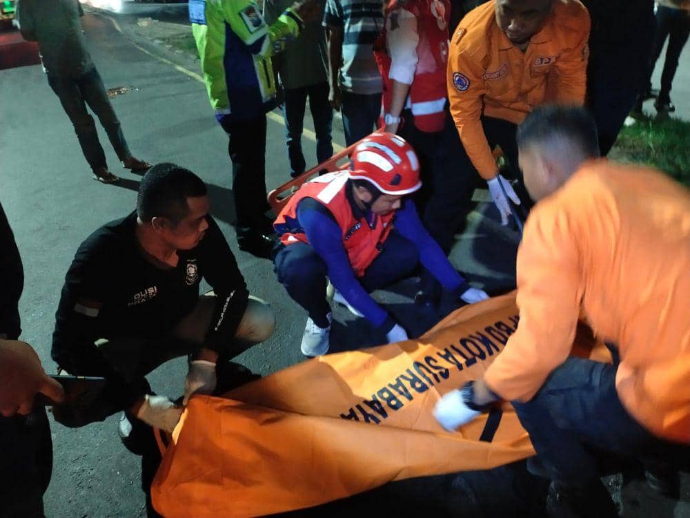 2 Laki-laki Diduga Mabuk Boncengan Tabrak Trotoar, 1 Meninggal Dunia
