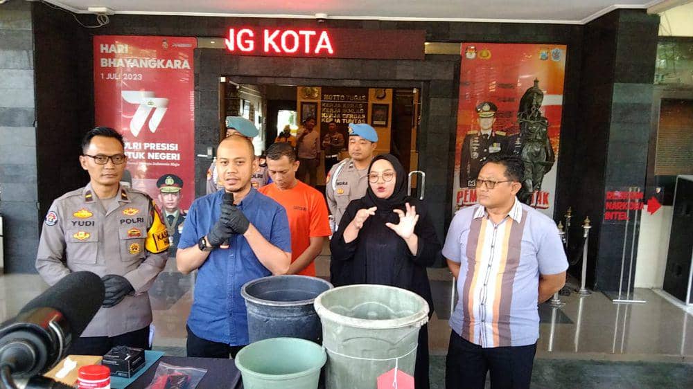 Konferensi pers kasus tukang pijat mutilasi di Mapolresta Malang Kota. (IDN Times/Rizal Adhi Pratama)