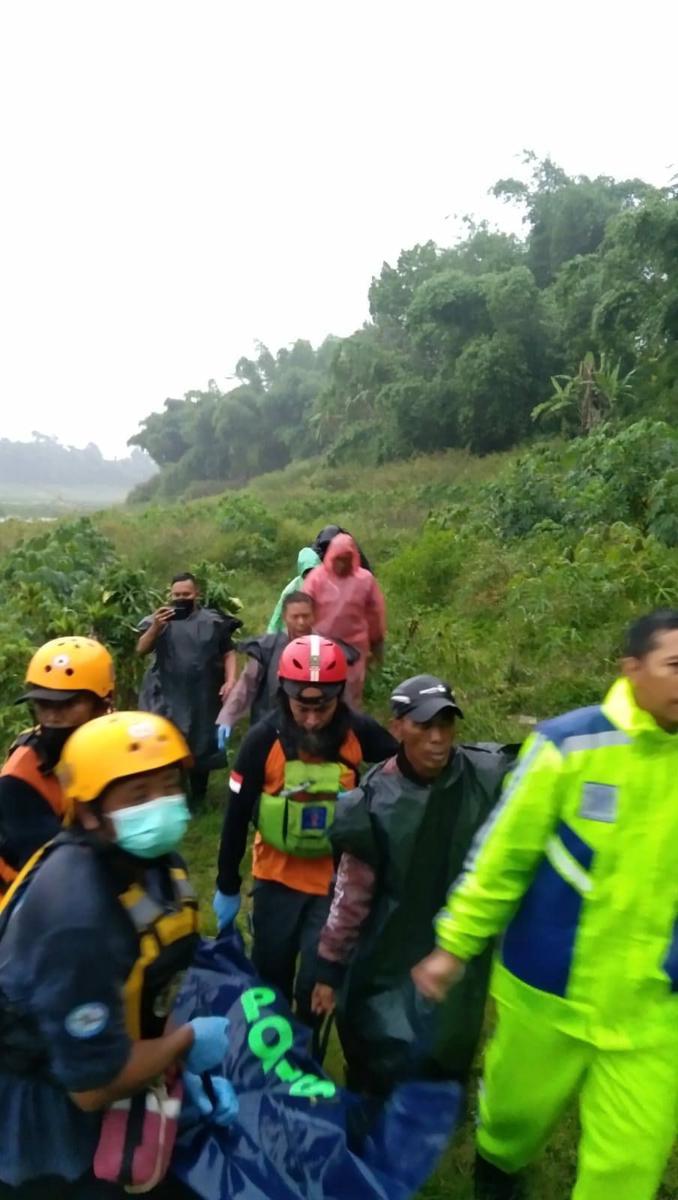 Jenazah Tanpa Identitas Ditemukan Mengambang di Sungai Citarum