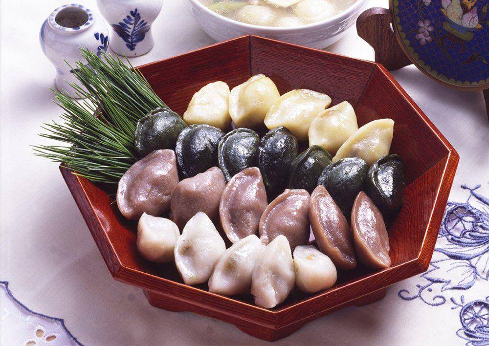songpyeon (commons.wikimedia.org/Korea.net / Korean Culture and Information Service)