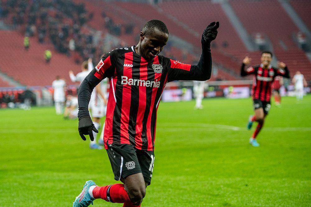 Moussa Diaby merayakan gol ke gawang FC Augsburg di Bundesliga 2021/2022. (twitter.com/bayer04fussball)