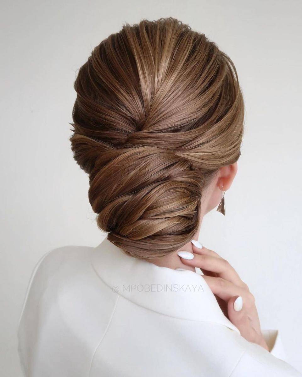 Ilustrasi chignon bun (instagram.com/mpobedinskaya)