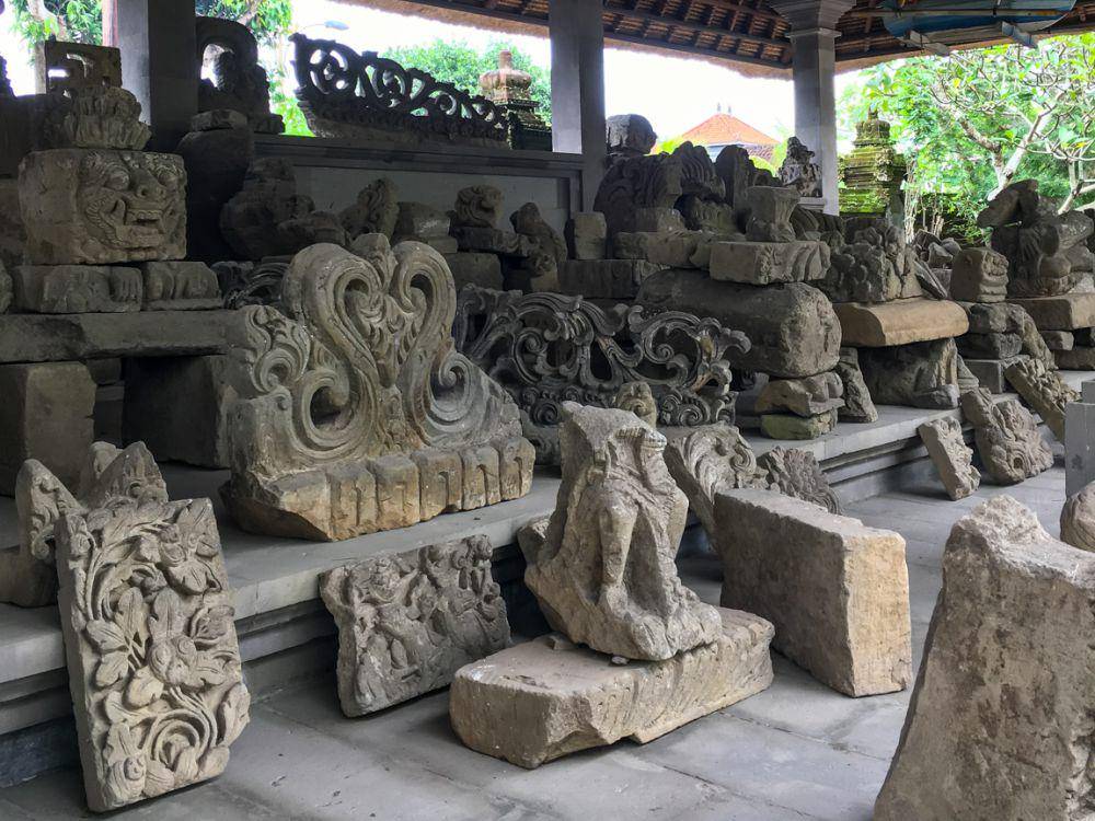 Patung dan beberapa peninggalan lainnya yang masih dirawat dan dijaga dengan baik (Dok.Pribadi/Natalia Indah)