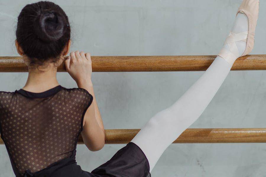 Ilustrasi ballerina buns (Pexels.com/Budgeron Bach)