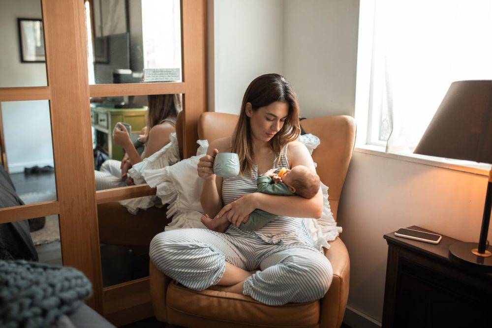 ilustrasi ibu dan bayinya (pexels.com/RDNE Stock project)