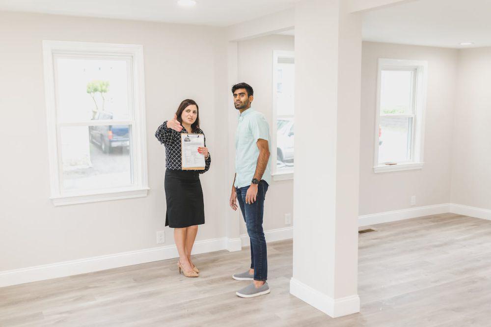 ilustrasi melihat rumah (pexels.com/RDNE Stock project)
