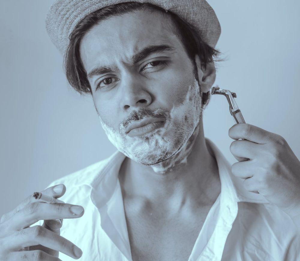 5 Rekomendasi Gel Cukur Cowok, Alternatif yang Gak Suka Pakai Cream!