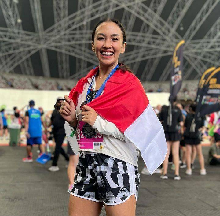 Melanie Putria pamer medali event lari (Instagram.com/melanieputria)