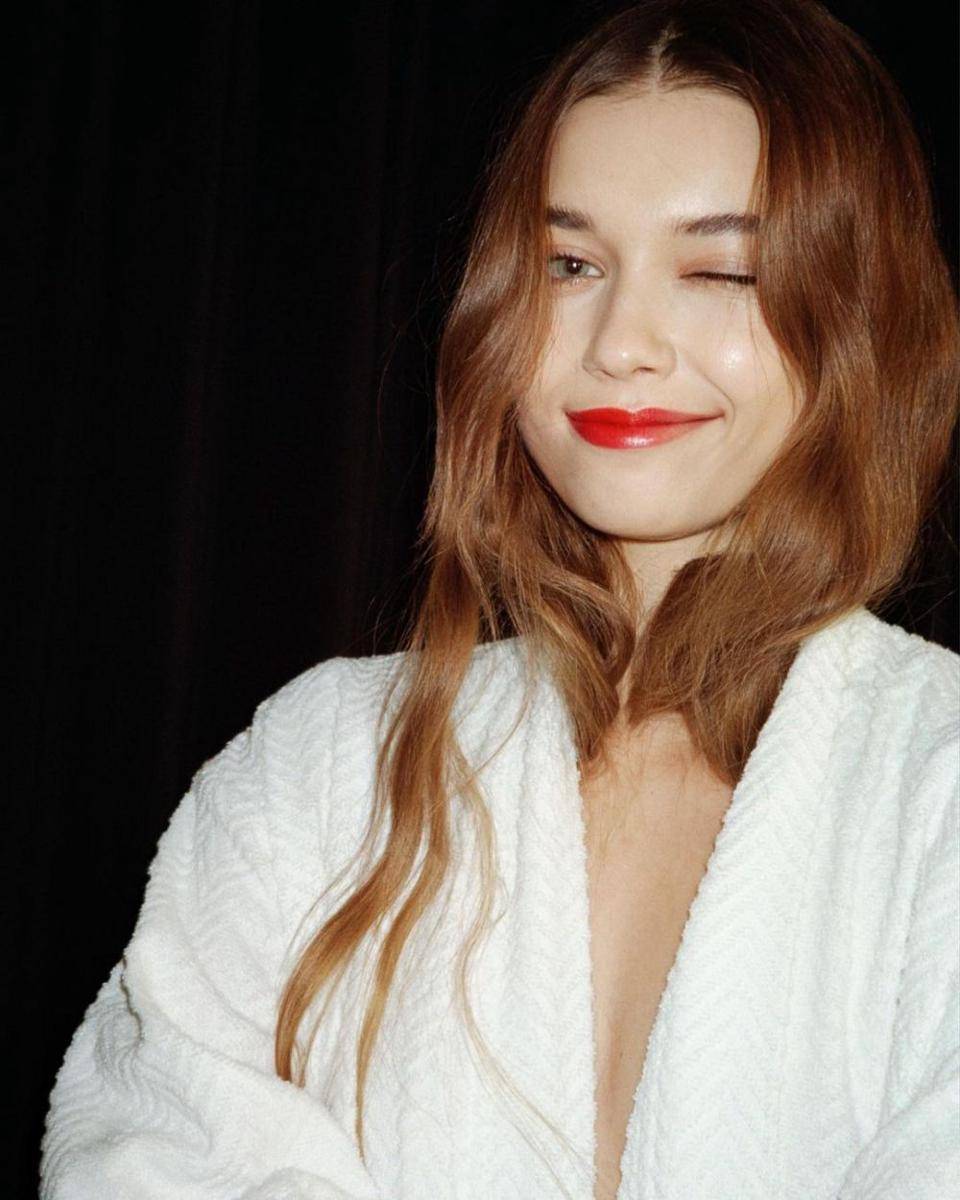 potret Afra Saracoglu (instagram.com/afrasaracoglu)