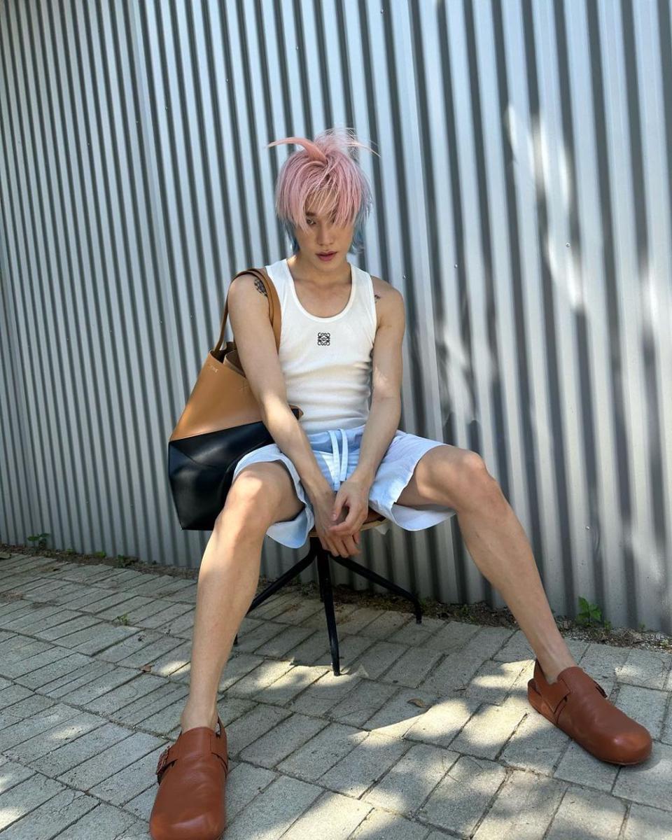 short pants ala Taeyong NCT (instagram.com/taeoxo_nct)