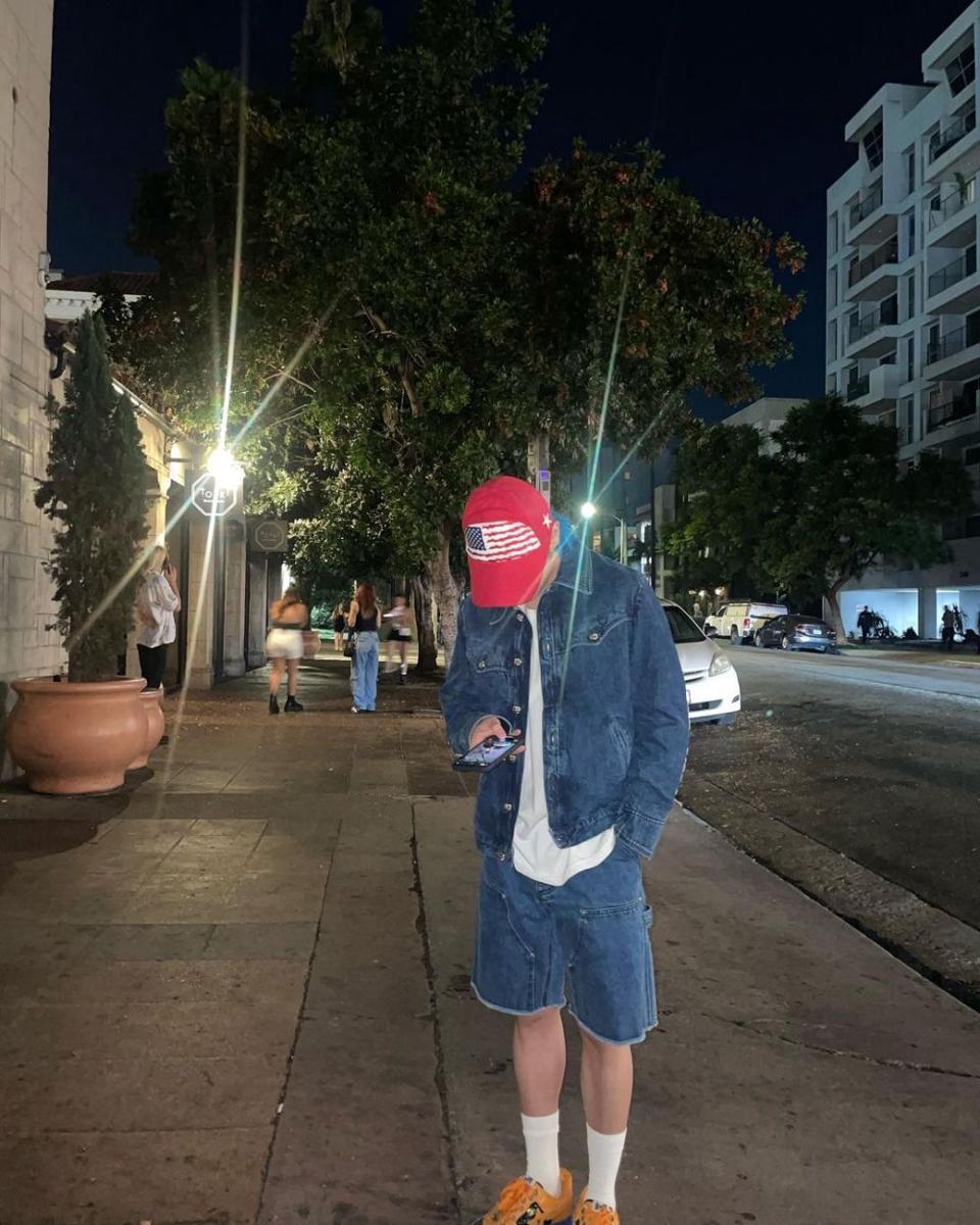 short pants ala Taeyong NCT (instagram.com/taeoxo_nct)