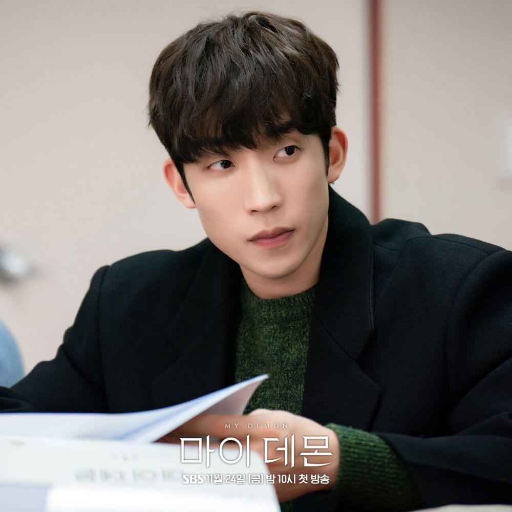 Lee Sang Yi saat pembacaan naskah drama My Demon (instagram.com/sbsdrama.official)