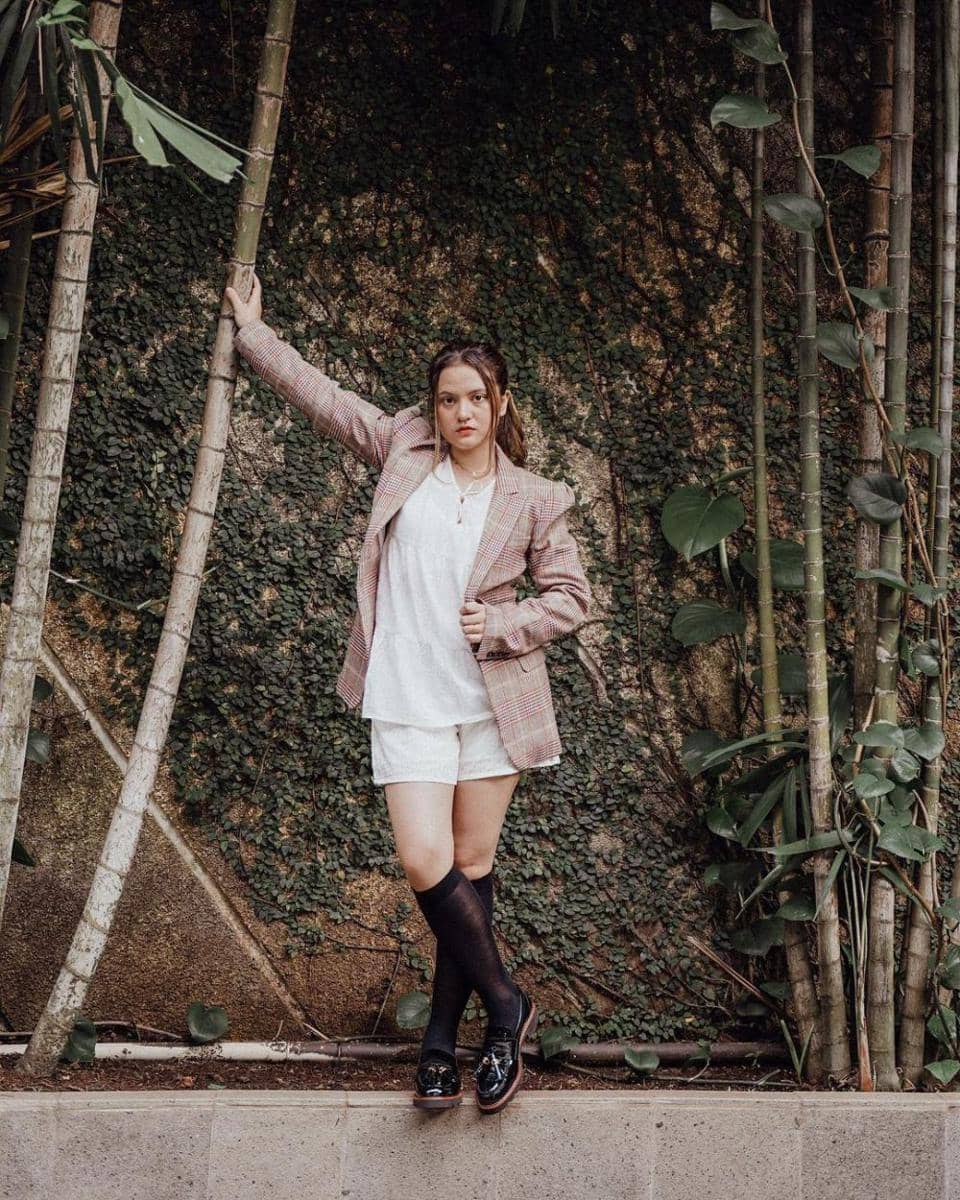 OOTD pakai short pants ala Marsha Aruan (instagram.com/aruanmarsha)