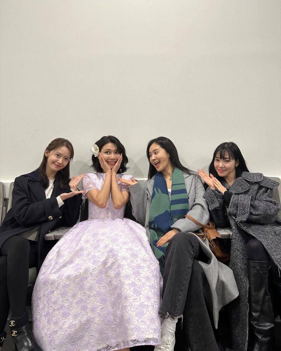 momen member SNSD hadir beri dukungan di teater perdana Sooyoung (instagram.com/tiffanyyoungofficial)