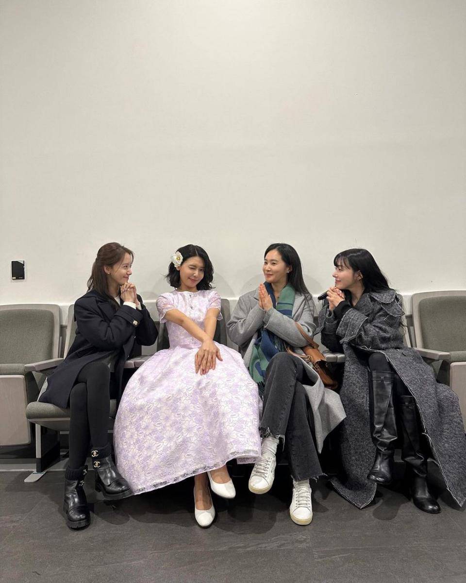 momen member SNSD hadir beri dukungan di teater perdana Sooyoung (instagram.com/tiffanyyoungofficial)