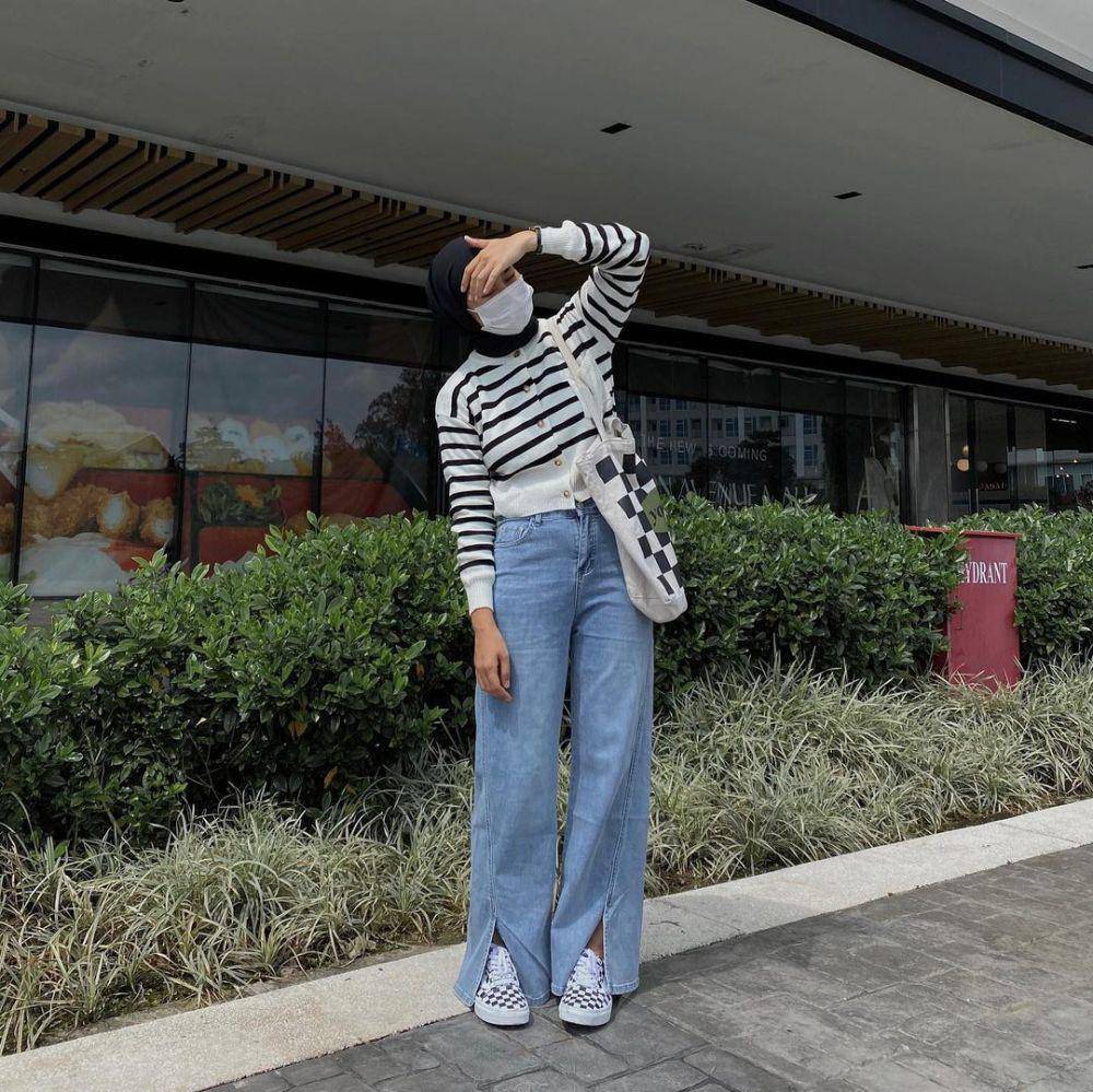ide mix and match checkerboard sneakers ala Fitri Hasiani (instagram.com/_kakpit)