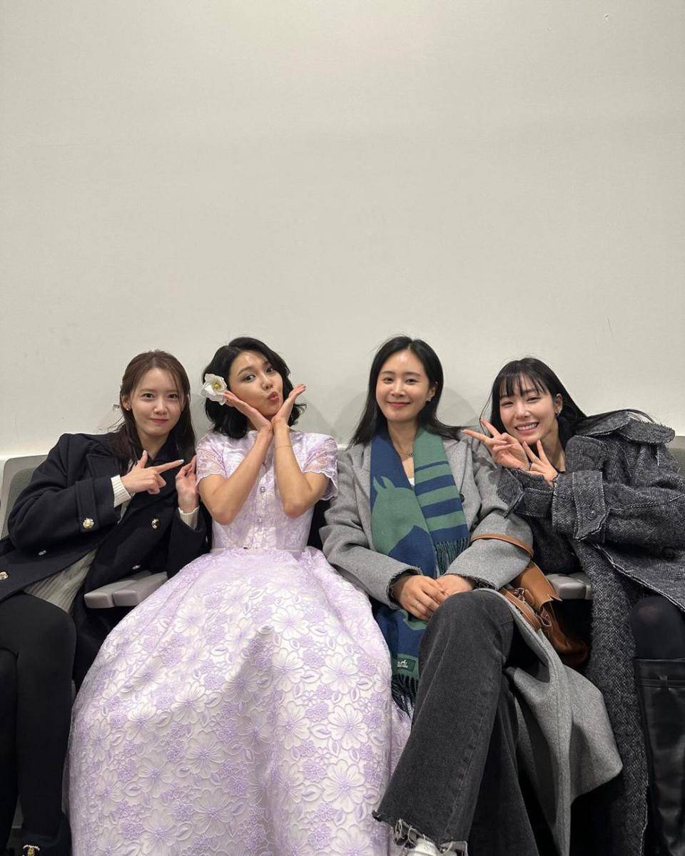 momen member SNSD hadir beri dukungan di teater perdana Sooyoung (instagram.com/tiffanyyoungofficial)