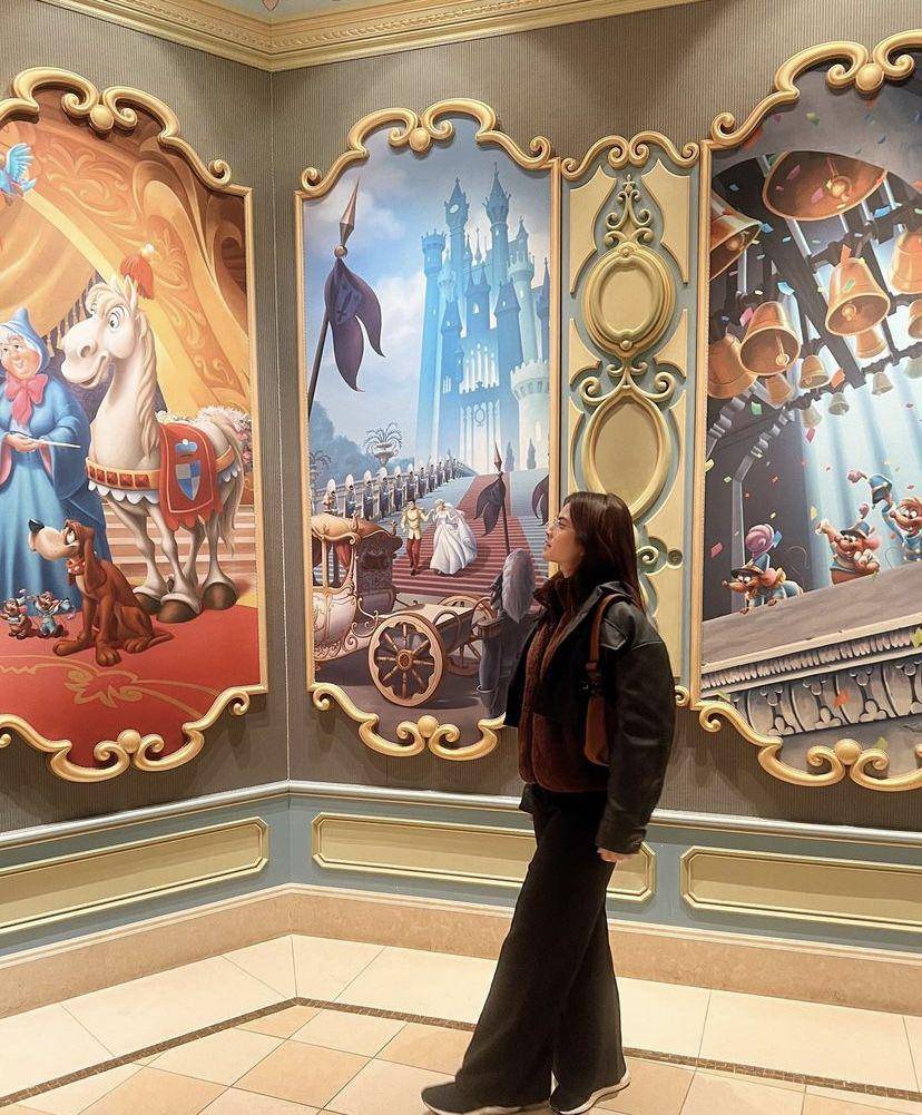 momen Hana Saraswati dan keluarga ke Disneyland Tokyo (instagram.com/hanahaho)