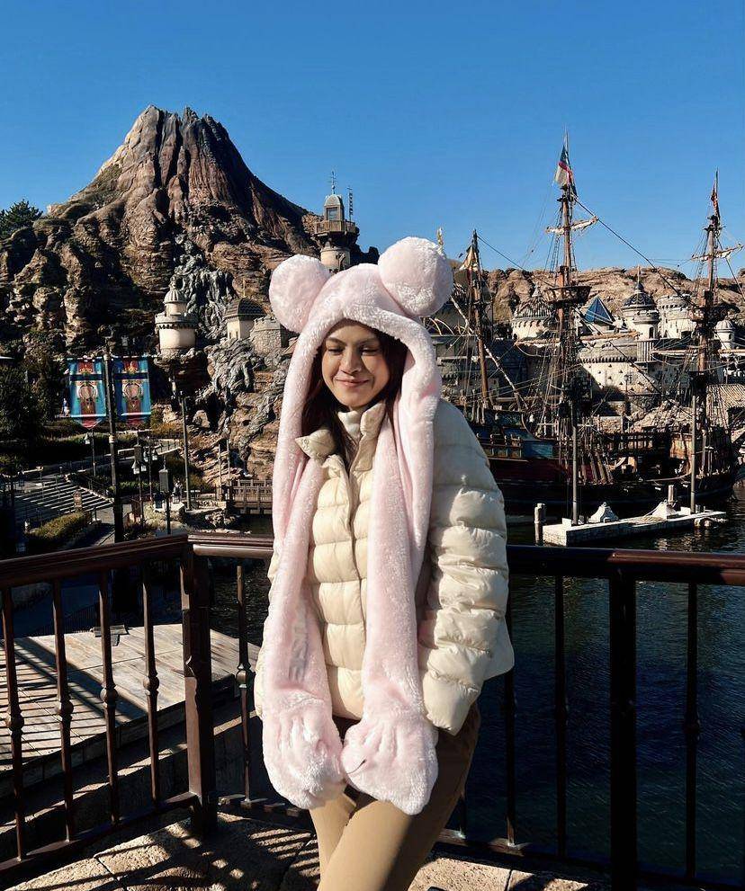 momen Hana Saraswati dan keluarga ke Tokyo DisneySea (instagram.com/hanahaho)