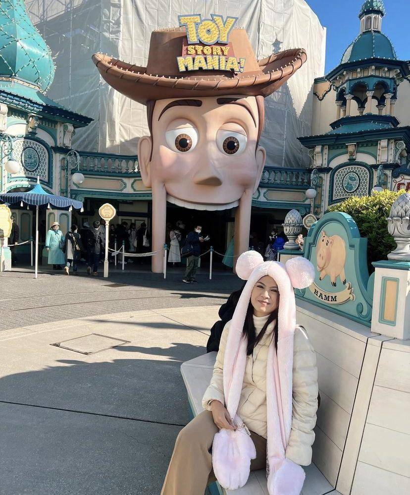 momen Hana Saraswati dan keluarga ke Tokyo DisneySea (instagram.com/hanahaho)