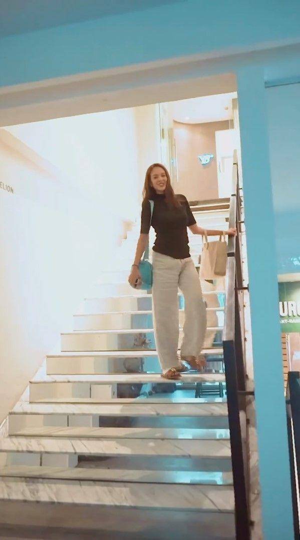 potret Aurelie Moeremans hapus tato (instagram.com/aurelie)