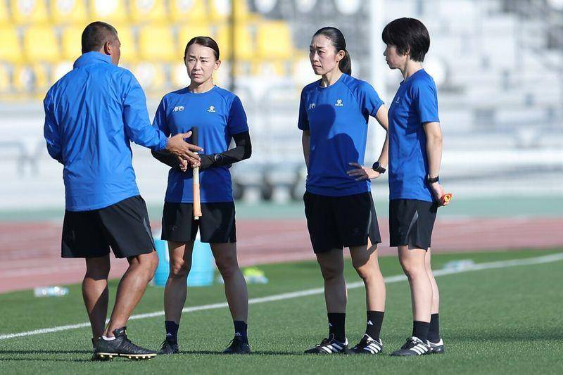 Naomi Teshirogi (kiri), Yoshimi Yamashita (tengah), Makoto Bozono (kanan). (the-afc).
