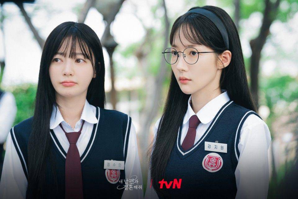 cuplikan Song Ha Yoon dan Park Min Young di drakor Marry My Husband (dok. tvN/내 남편과 결혼해줘)