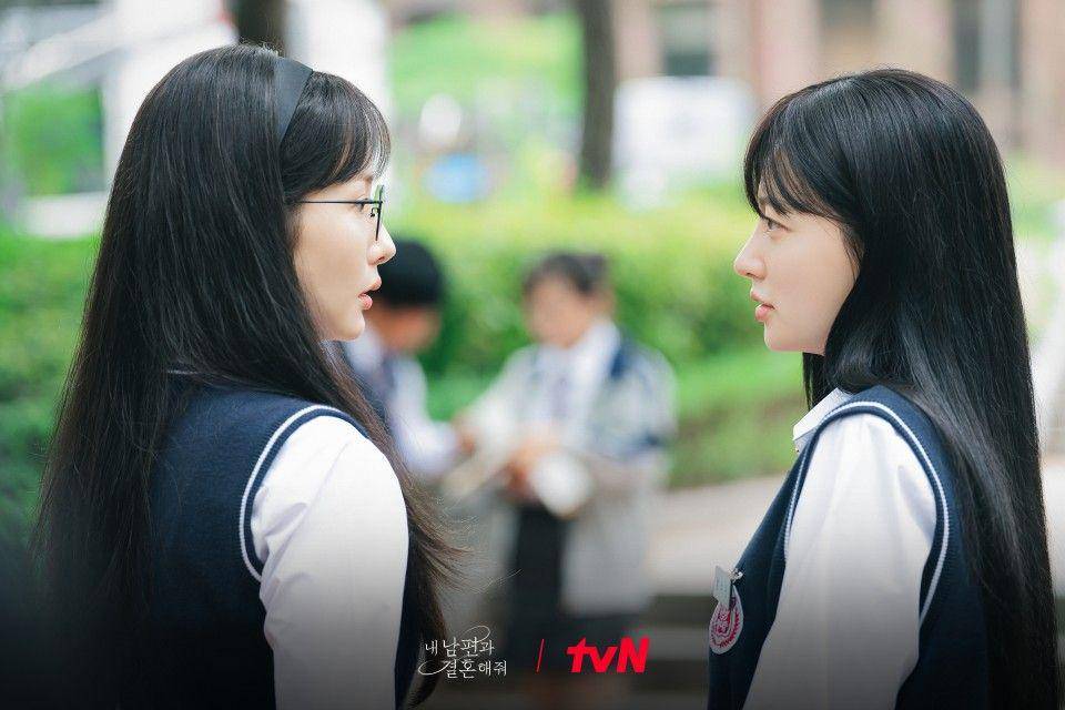 cuplikan Park Min Young dan Song Ha Yoon di drakor Marry My Husband (dok. tvN/내 남편과 결혼해줘)