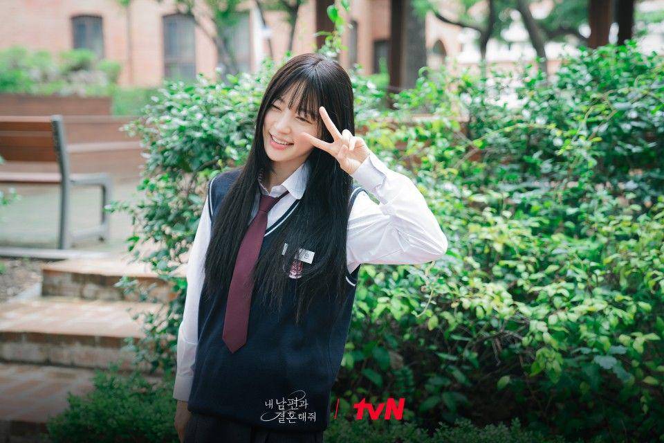 cuplikan Song Ha Yoon di drakor Marry My Husband (dok. tvN/내 남편과 결혼해줘)