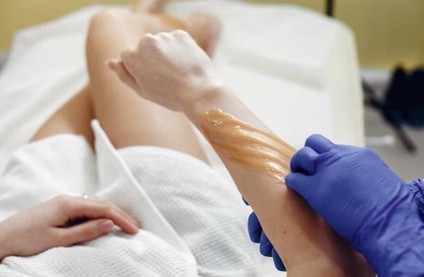 5 Cara Mengurangi Kulit Kemerahan Setelah Waxing