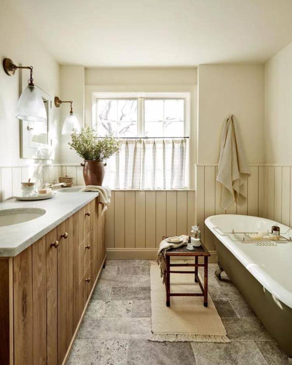 ilustrasi kamar mandi warna netral (thespruce.com)