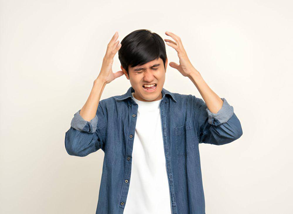 ilustrasi pria yang mengalami stress (istockphoto.com/chanakon laorob)
