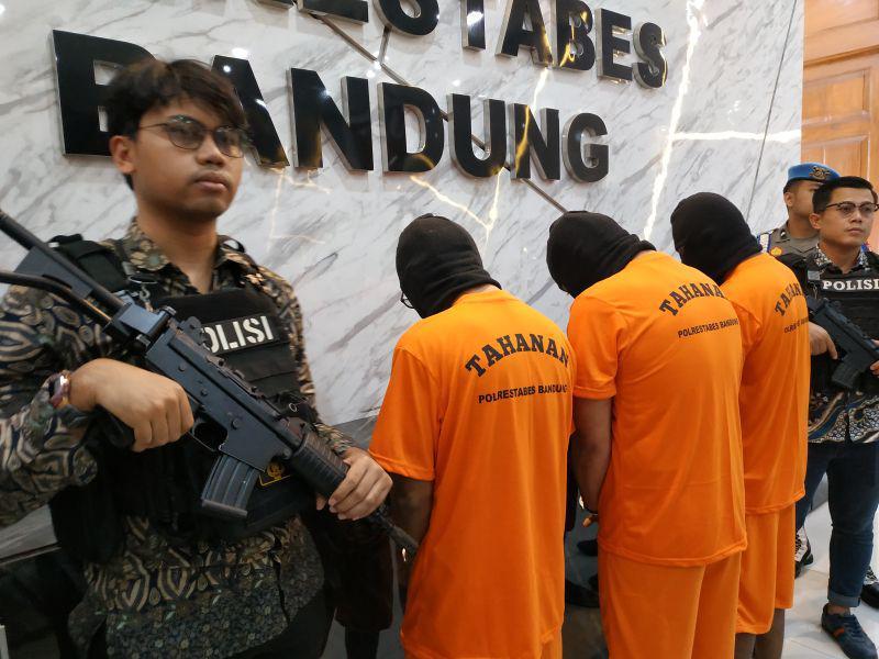Jadi PNS Gadungan, Tiga Orang Tipu Penjual Ponsel Capai Rp750 Juta