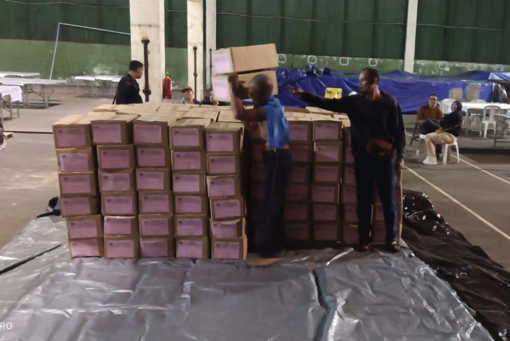 Surat suara di gudang logistik KPU Kota Denpasar (Dok.IDN Times/istimewa)
