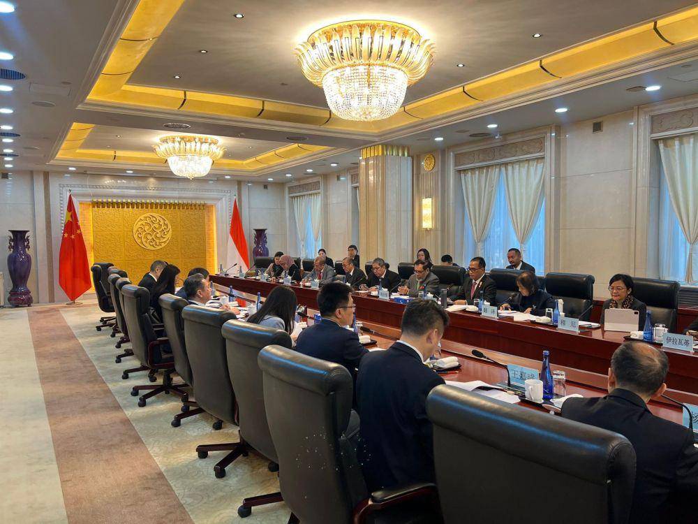 Menhub, Budi Karya Sumadi gelar pertemuan dengan Menteri Transportasi China, Li Xiaopeng di Beijing (dok. BKIP Kemenhub)
