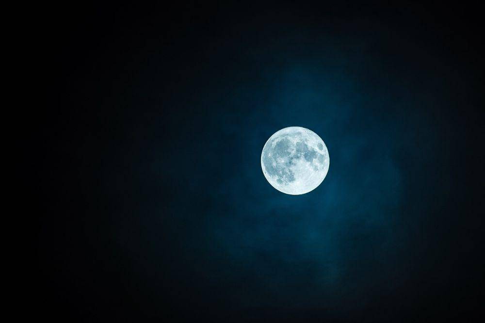 ilustrasi malam kelam (pixabay.com/rkarkowski)