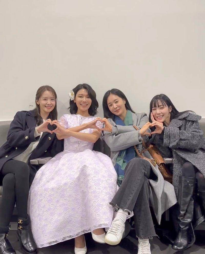 momen member SNSD hadir beri dukungan di teater perdana Sooyoung (instagram.com/tiffanyyoungofficial)