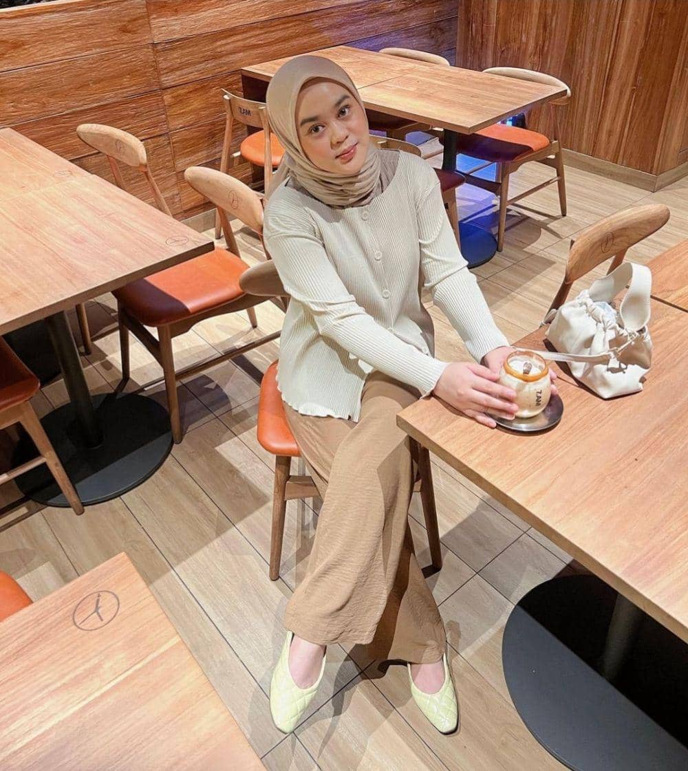 OOTD ala Adzra Afifah (instagram.com/adzraafifah)