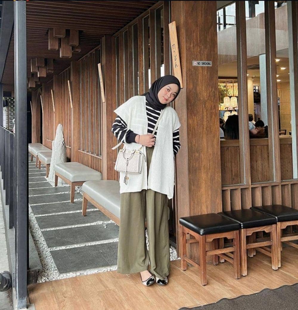 OOTD ala Adzra Afifah (instagram.com/adzraafifah)