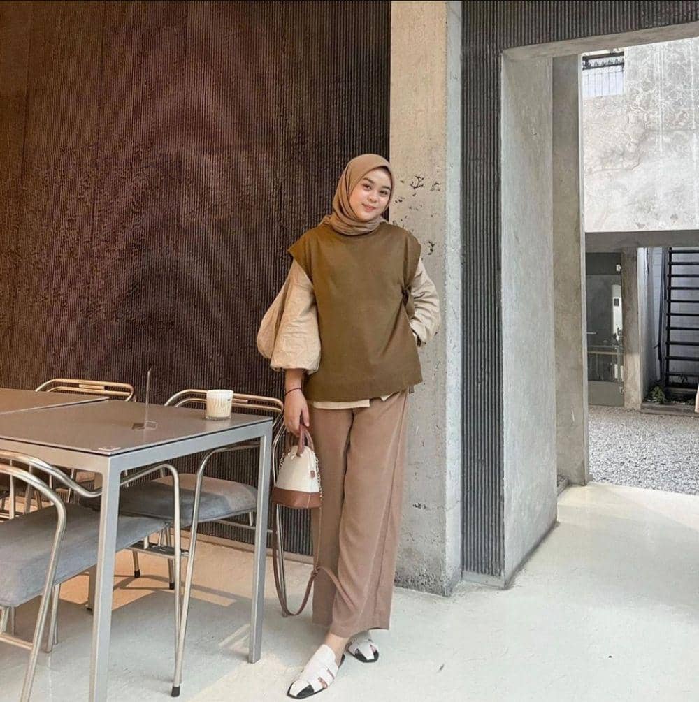 OOTD item Vest ala Selebgram Hijab (instagram.com/azraafifah)