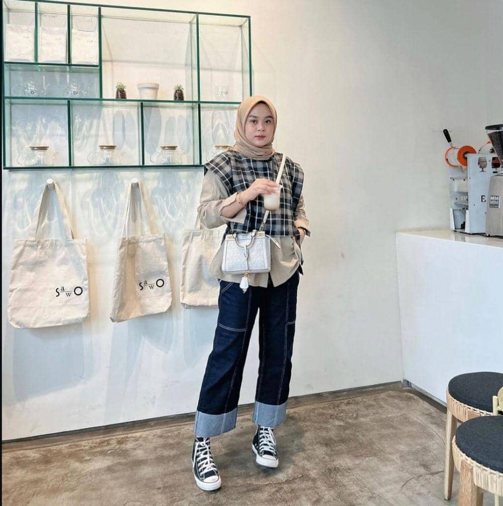 OOTD ala Adzra Afifah (instagram.com/adzraafifah)