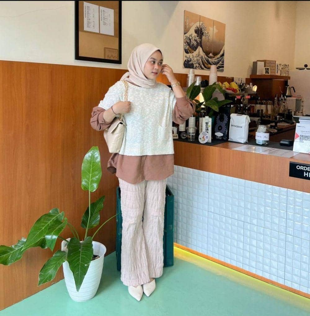 OOTD ala Adzra Afifah (instagram.com/adzraafifah)