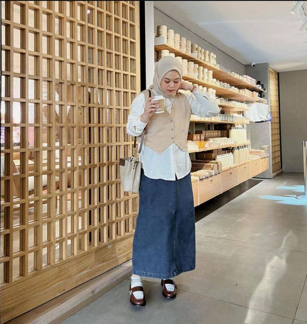 OOTD ala Adzra Afifah (instagram.com/adzraafifah)