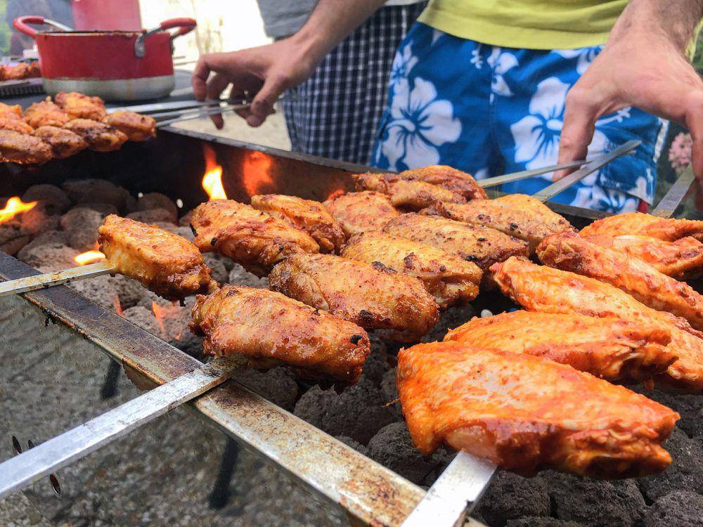 Ayam sebagai makanan manusia (commons.wikimedia.org/Amin)