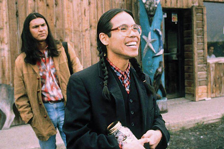 adegan dalam film Smoke Signals (dok. Miramax Films/Smoke Signals)