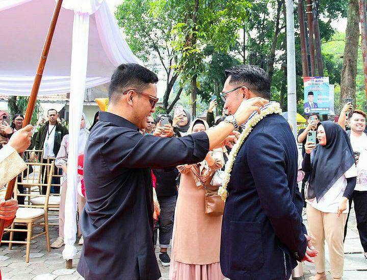 potret peresmian RM Arief Muhammad di Bandung oleh Ridwan Kamil (instagram.com/ariefmuhammad)