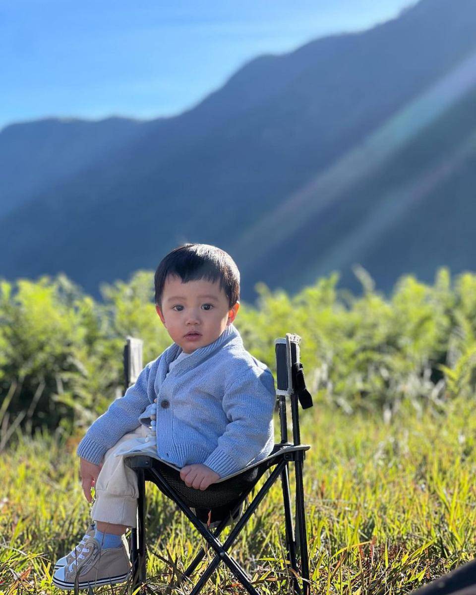 potret Arnold Poernomo dan keluarga liburan di Bromo (instagram.com/arnoldpo)