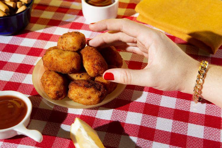 ilustrasi sajian kroket di atas meja (freepik.com/freepik)