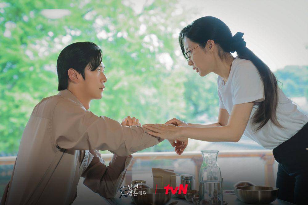Na In Woo dan Park Min Young di Marry My Husband (dok. tvN/Marry My Husband)
